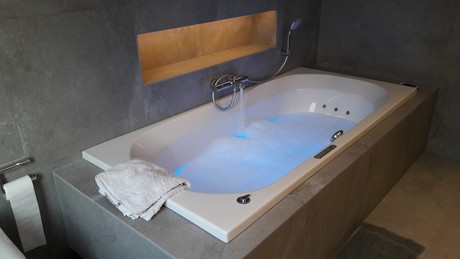 heilig kopiëren hoek Bubbels en Jets Enter - Badkamers - Tegels 7 ervaringen reviews en  beoordelingen | Qasa.nl