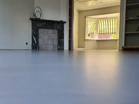 gietvloer in huis met open haard