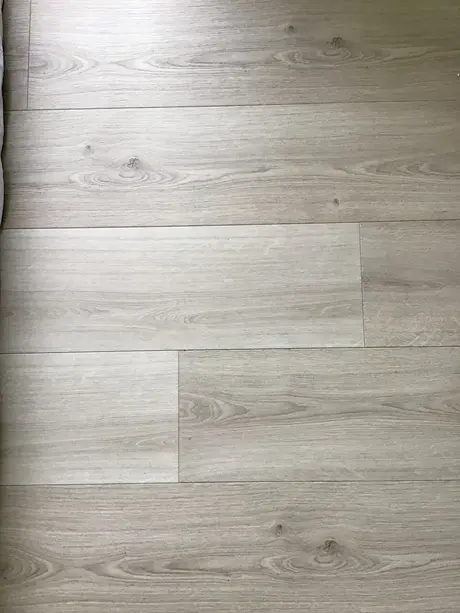 houten vloer met lichte tint en patroon