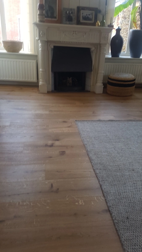 houten vloer in een gezellige woonkamer interieur