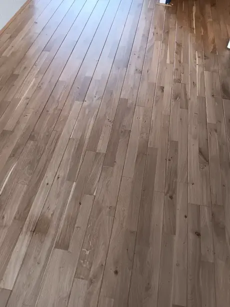 houten vloer met lichte en donkere tinten