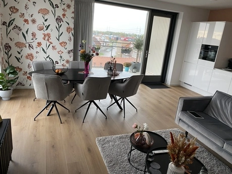 moderne woonkamer met stijlvolle eethoek inrichting