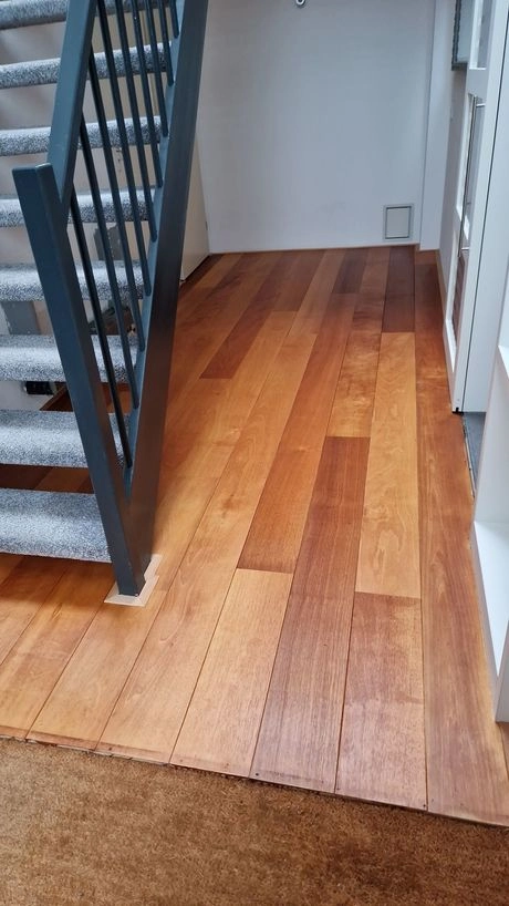 houten vloer met verschillende tinten bruin