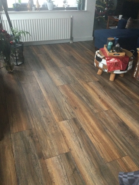 houten vloer in een comfortabele woonkamer