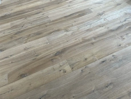 houten vloer met een natuurlijke uitstraling