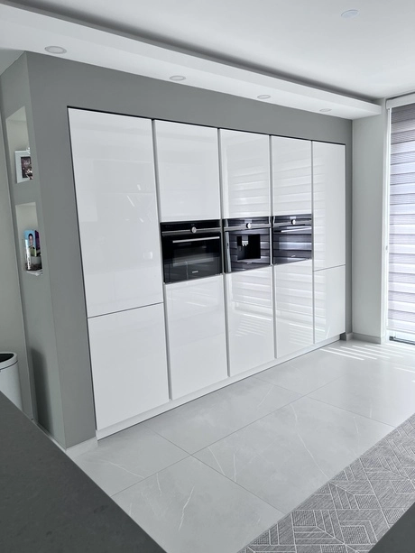 moderne keuken met inbouwapparaten