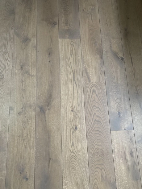 houten vloerplanken met natuurlijke houtnerfpatronen