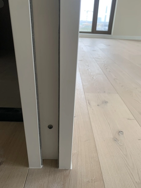 houten vloer in een moderne lichte ruimte